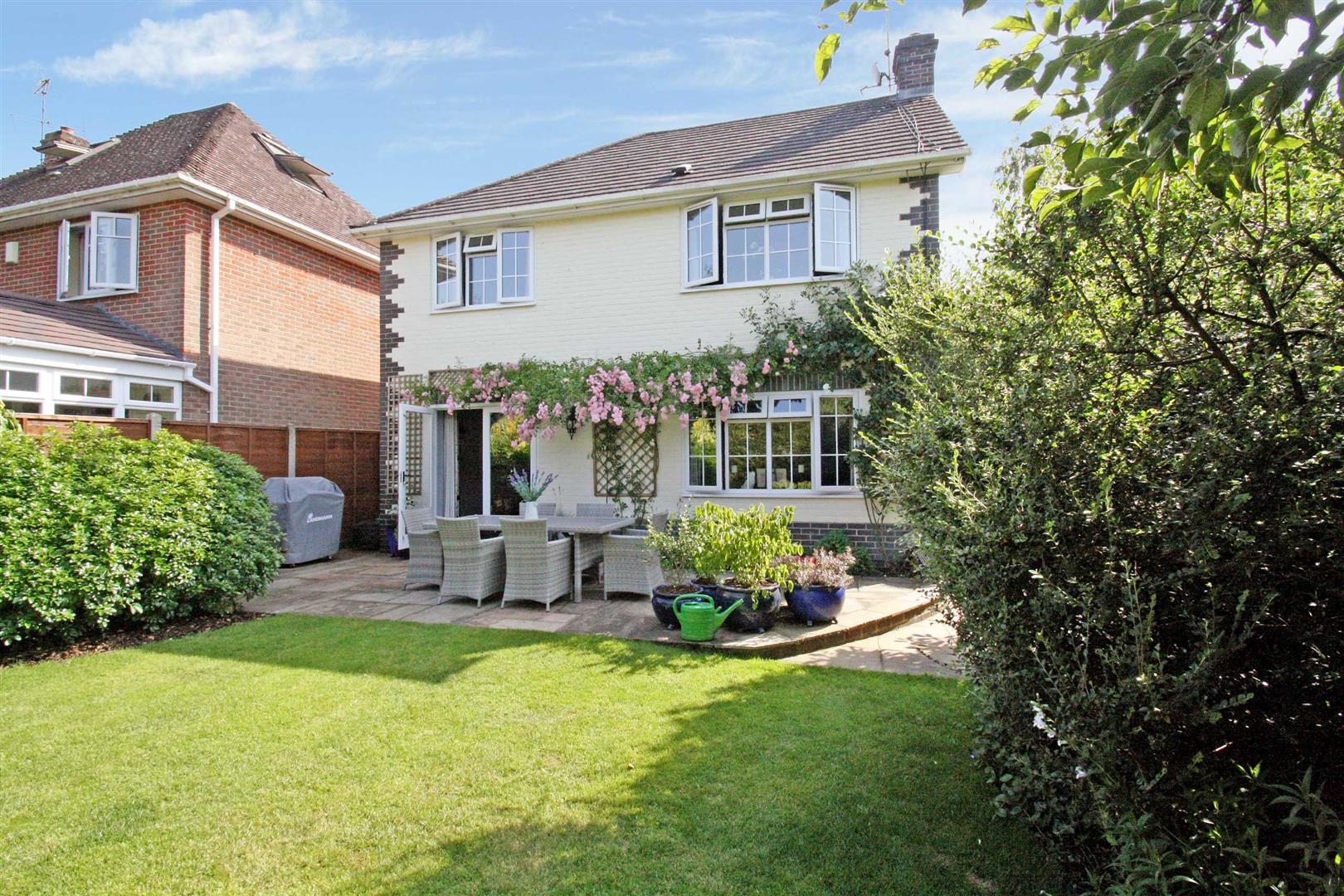 Eleanor Close, Passfield, Liphook Clarke Gammon