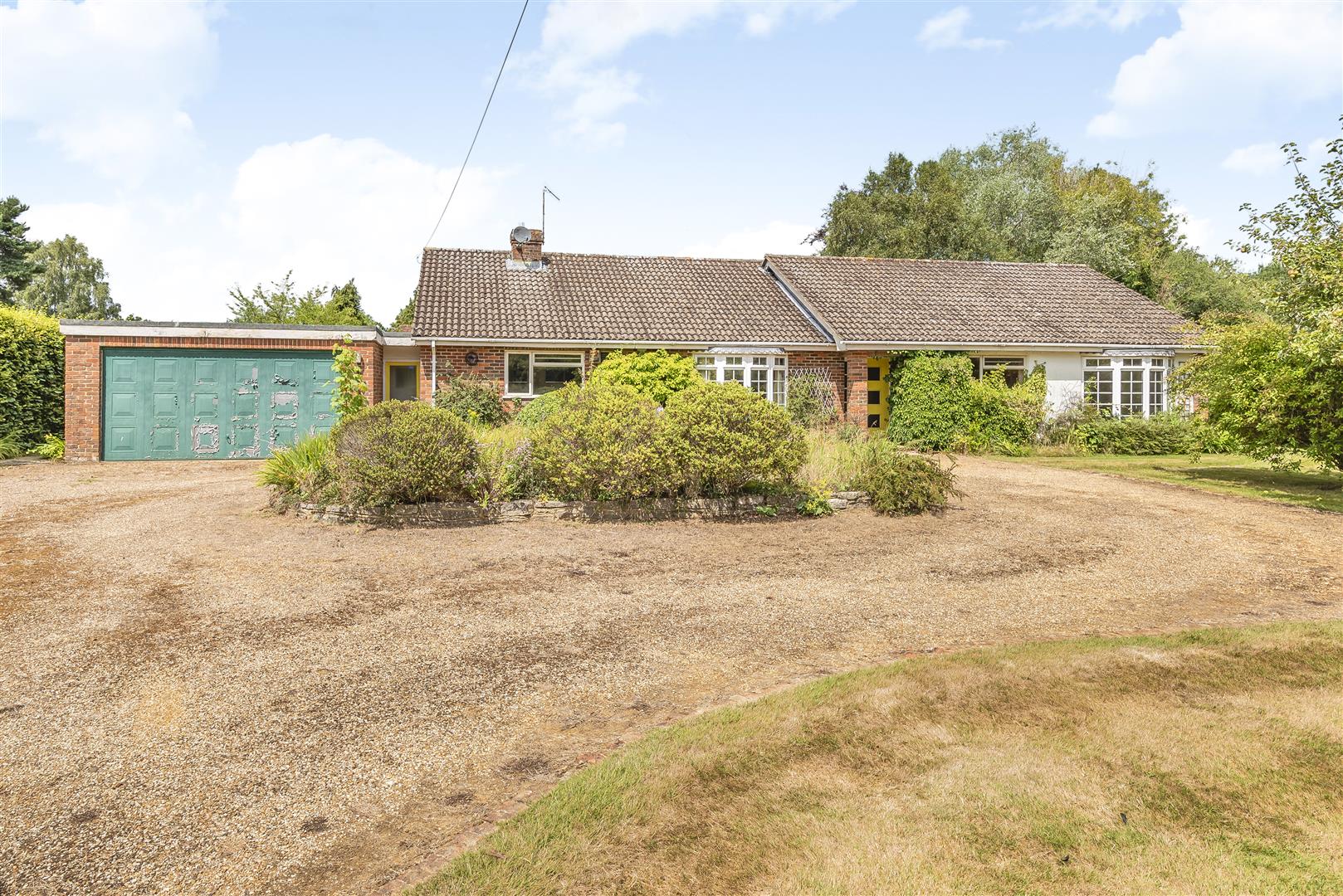 Ballsdown, Chiddingfold REQUIRING MODERNISATION Clarke Gammon