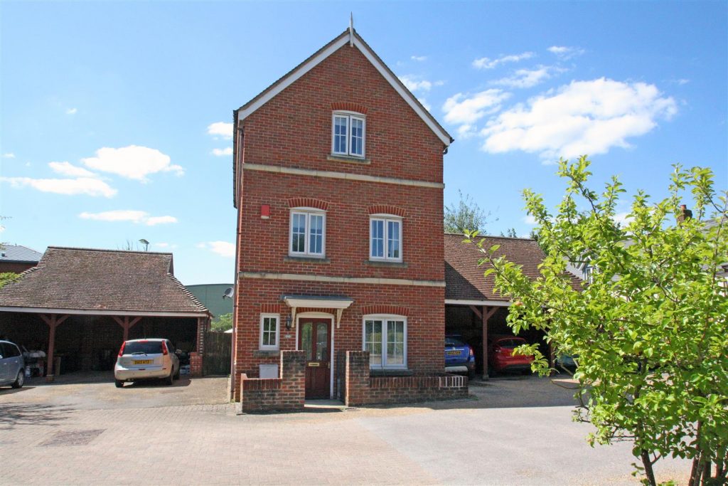 Victoria Way, Liphook Clarke Gammon