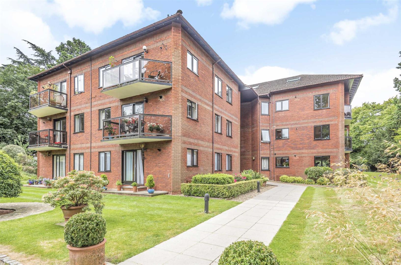 Laustan Close, Guildford Clarke Gammon