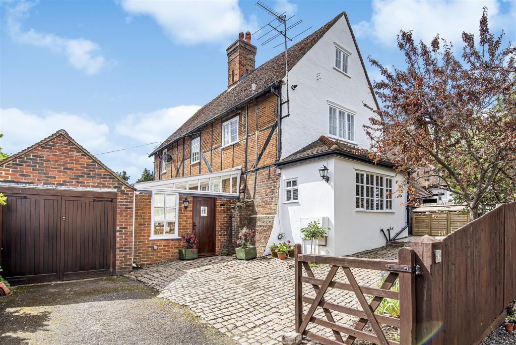 Wilderness Road, Onslow Village, Guildford