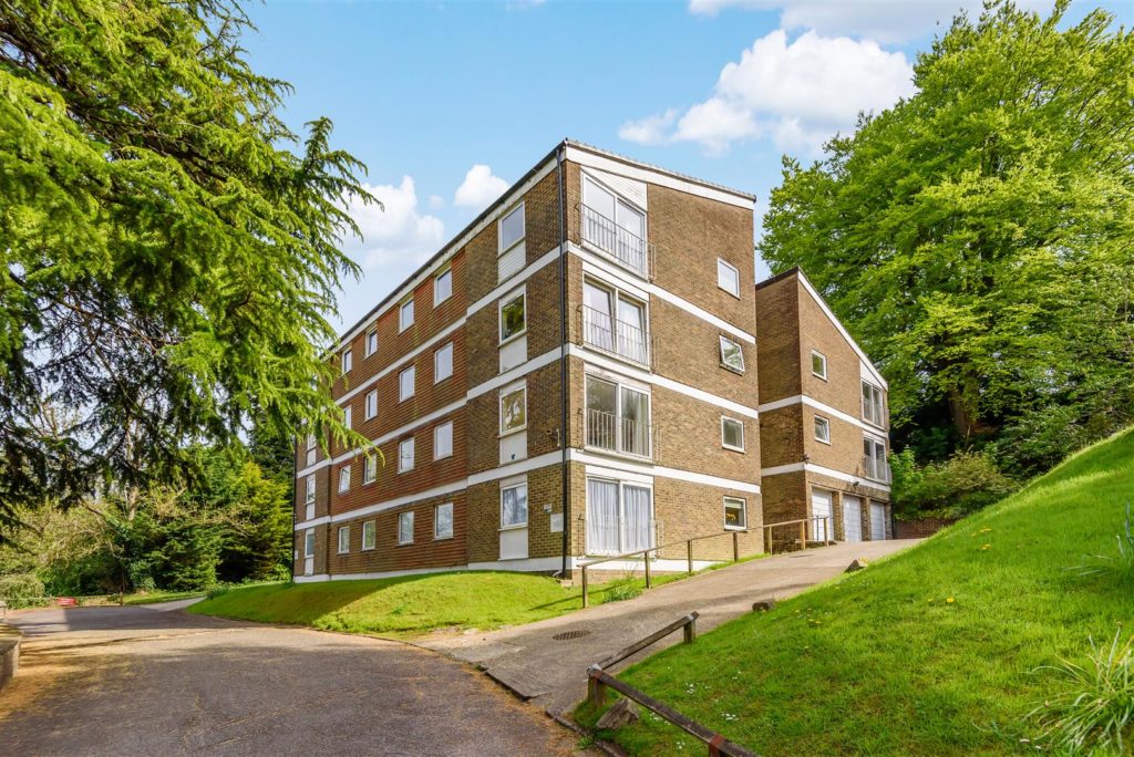 Cedar Court, Haslemere