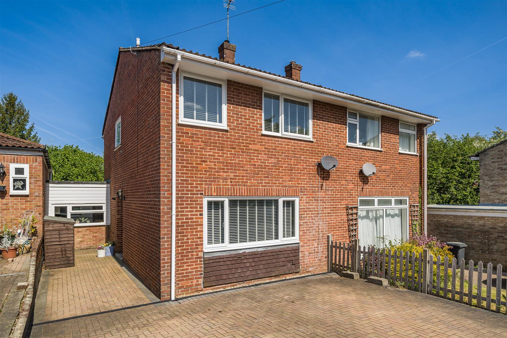 Weylands Close, Liphook Clarke Gammon