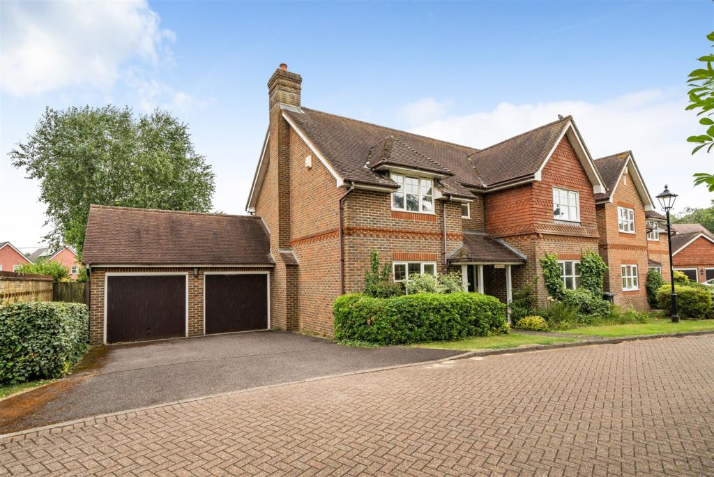 Childerstone Close, Liphook