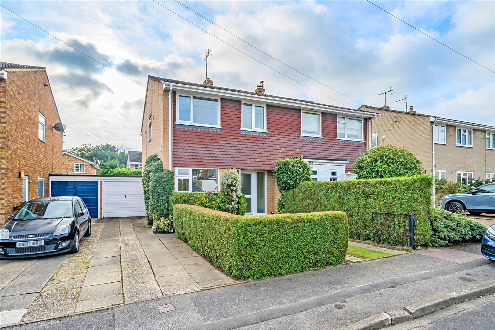 Weylands Close, Liphook Clarke Gammon