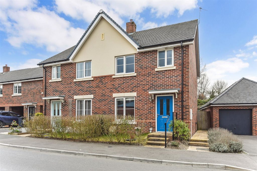 Lowsley Farm Drive, Liphook