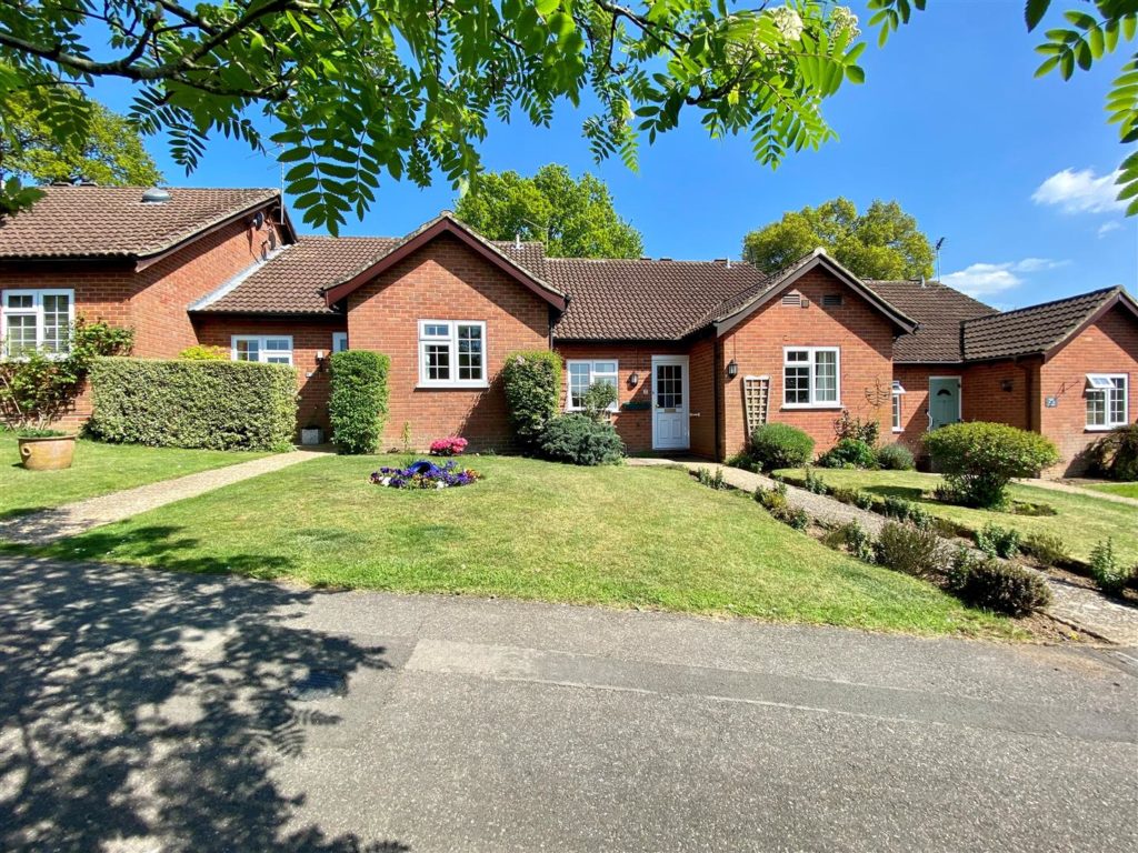 Lark Rise, Liphook