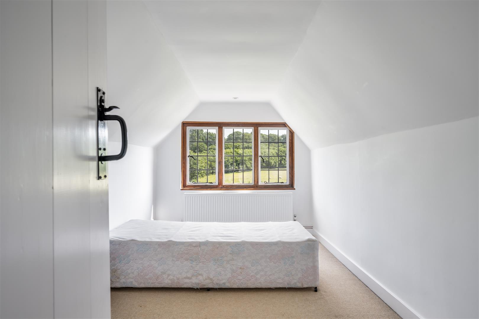 Ponds Lane, Shere, Guildford - Photo 18