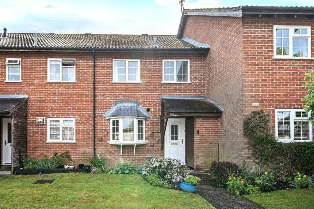 Chalcraft Close, Liphook