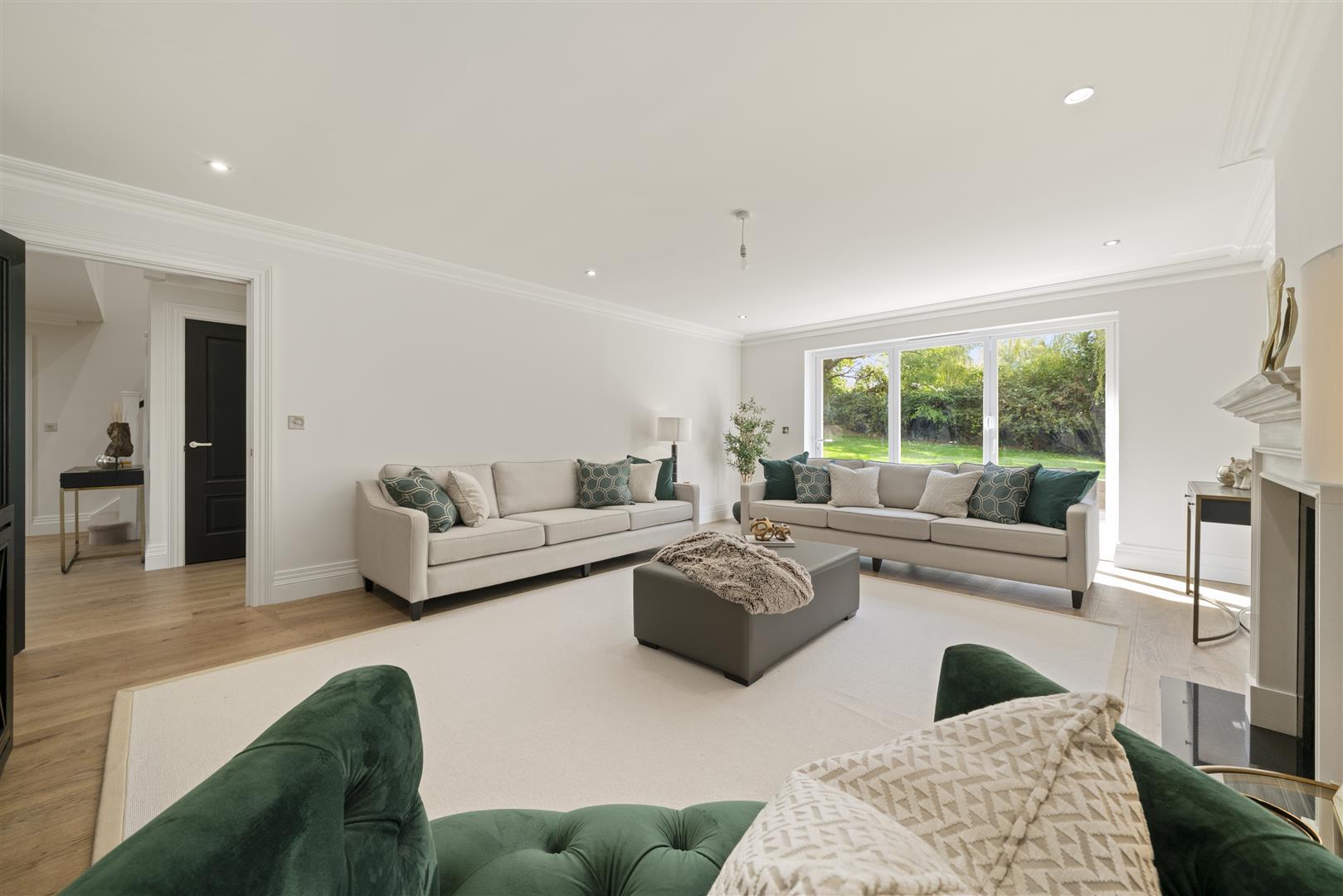 Farndon Close, Chiddingfold - Photo 2