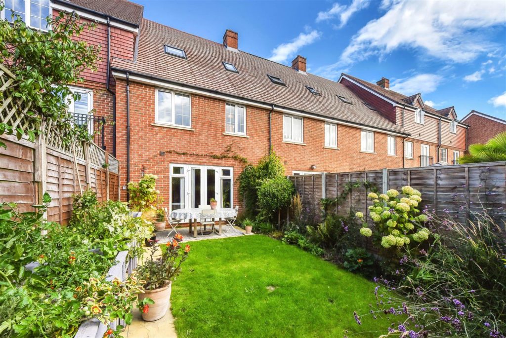 Edmonton Way, Liphook