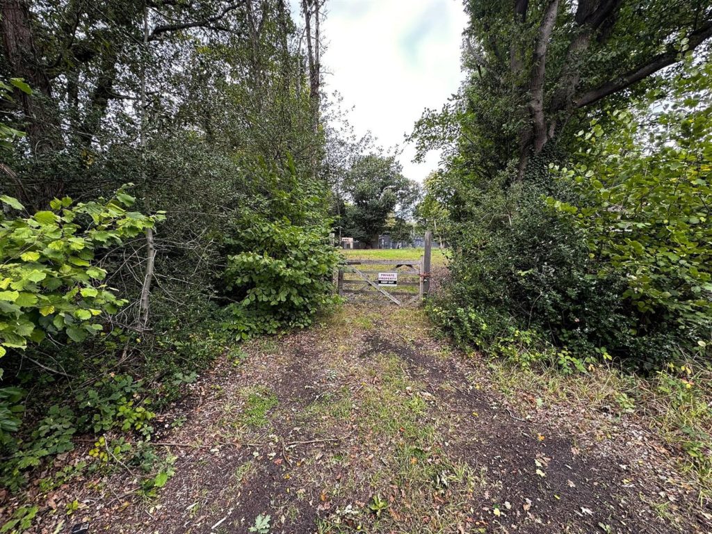 Gorse Lane, Chobham, Woking