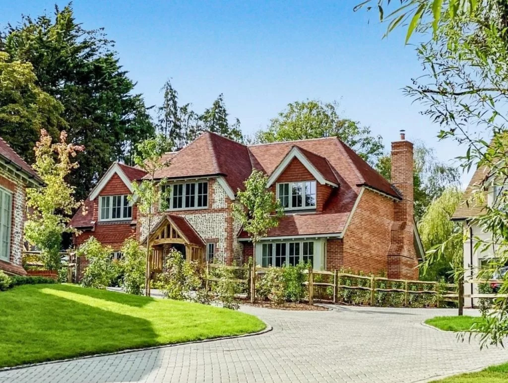 Farndon Close, Chiddingfold Guide Price £2,265,000