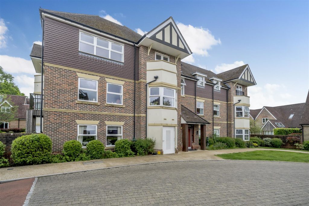 15 King George’s Drive, Liphook