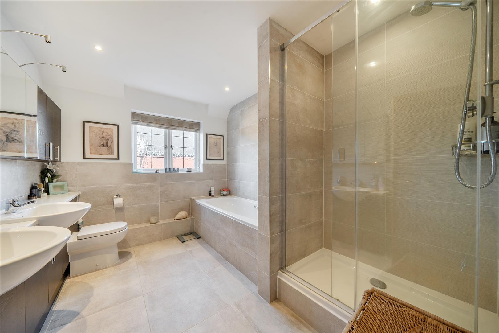 Perry Hill, Worplesdon, Guildford - Photo 18