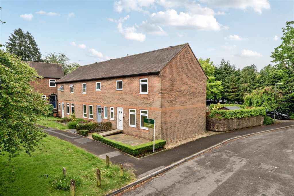 George Denyer Close, Haslemere