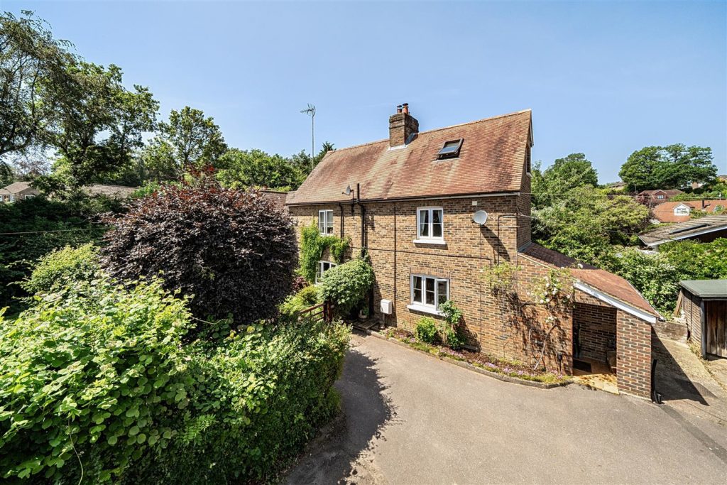 Woodside Road, Chiddingfold, Godalming