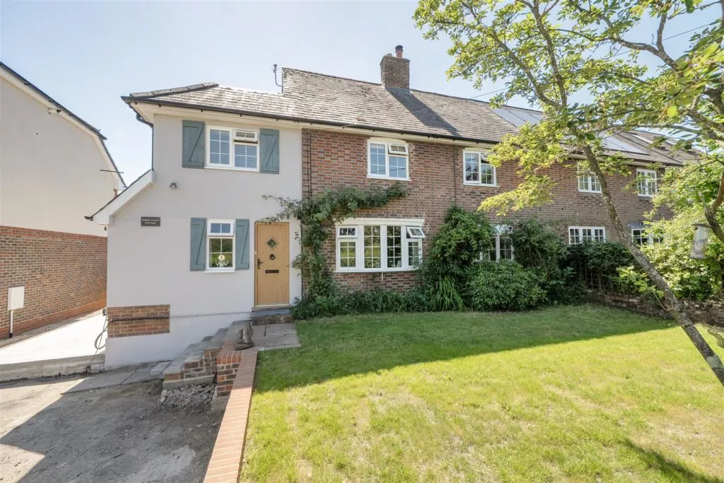 Petersfield Road, Greatham, Liss #7