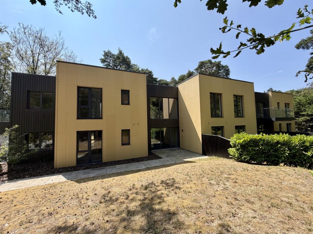 Tekels Park, Camberley