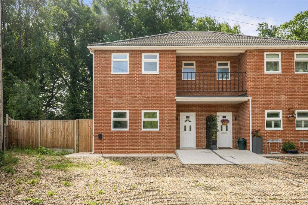 Canes Lane, Lindford