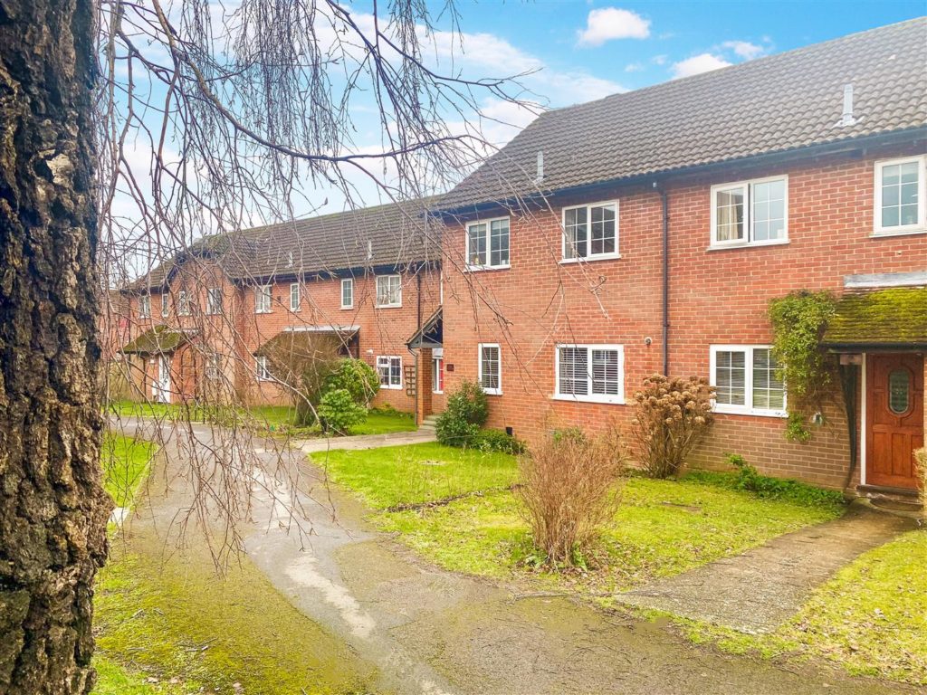 Chalcraft Close, Liphook