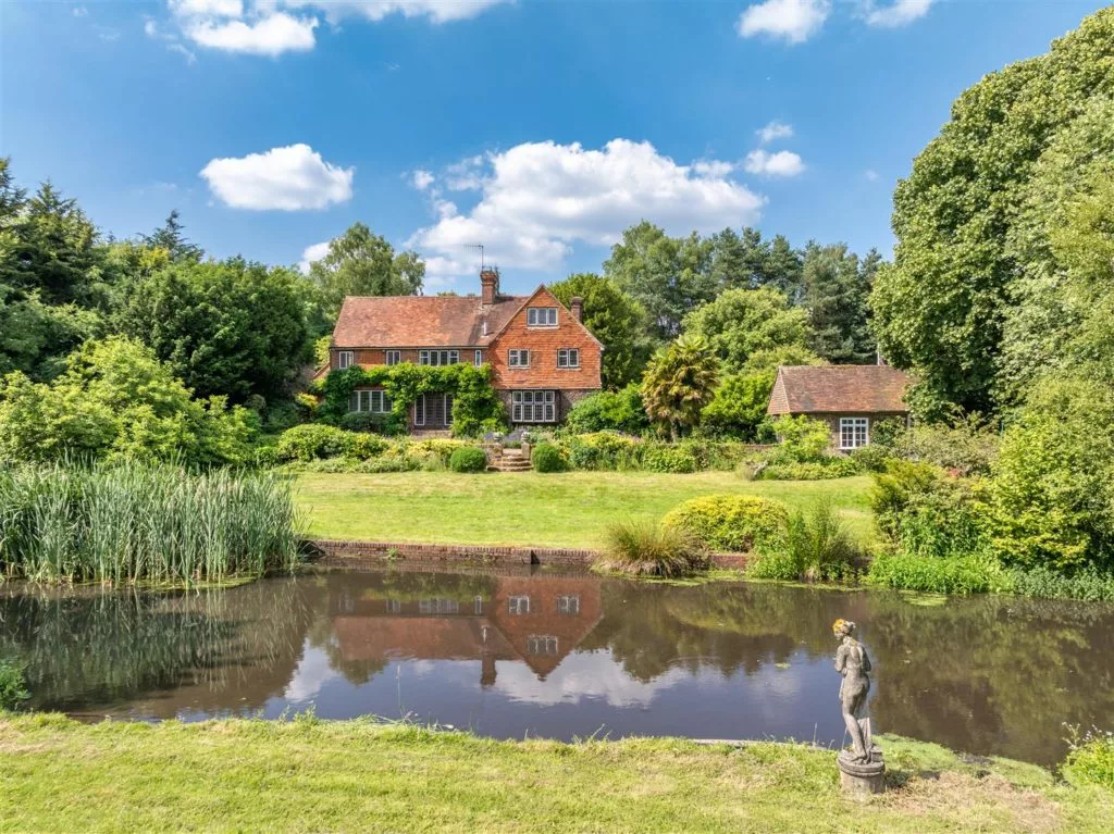 # 2 Ponds Lane, Shere, Guildford