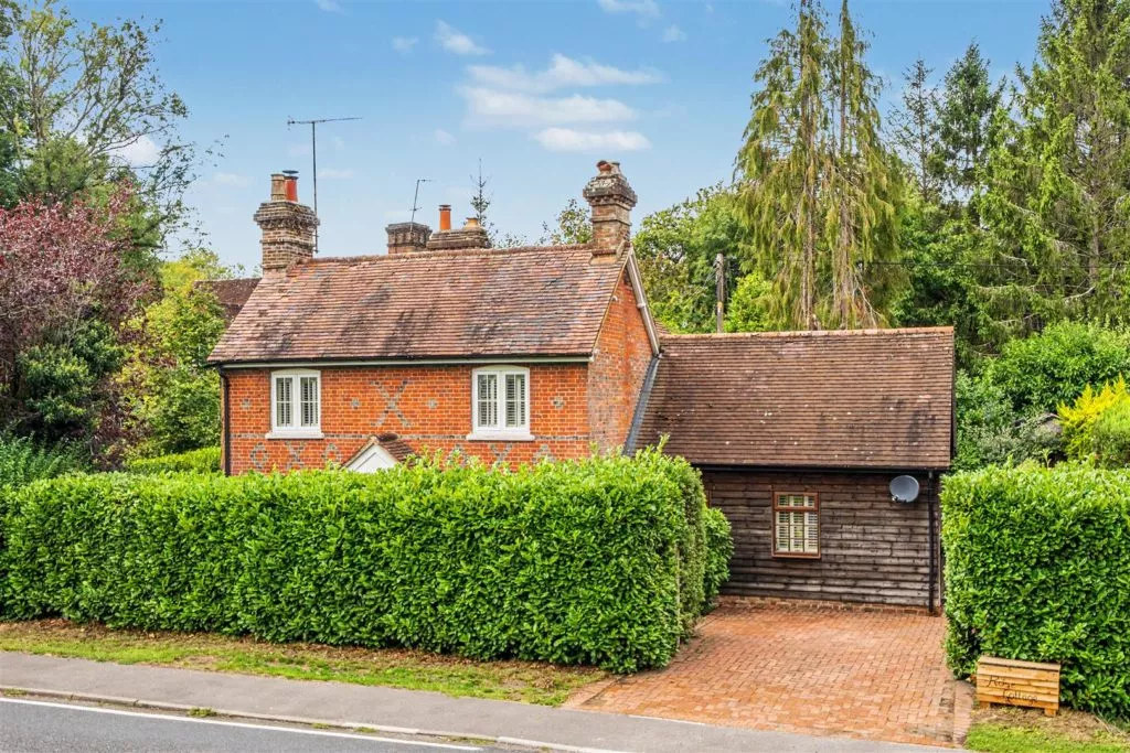 #1 Petworth Road, Chiddingfold, Godalming